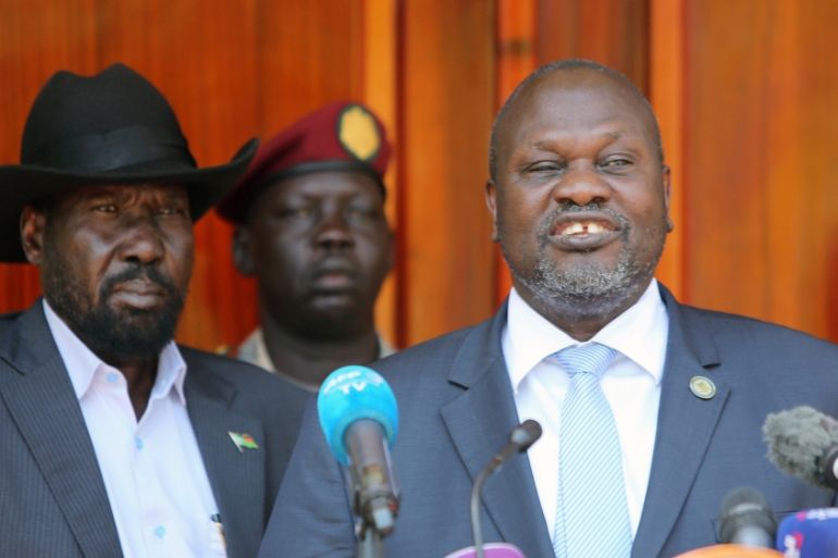 South Sudan''s ex-vice President and former rebel leader Riek Machar flanked by President Salva Kiir Mayardit address a news conference at the State House in Juba