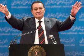 Egyptian President Hosni Mubarak salutes his supporters during the opening session of the annual conference of the National Democratic Party (NDP) in Cairo November 1, 2008. REUTERS/Nasser Nuri