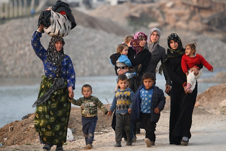 Displaced Syrians arrive to Deir al-Ballut camp in Afrin''s countryside, along the border with Turkey, on February 19, 2020. (Photo by Rami al SAYED / AFP)