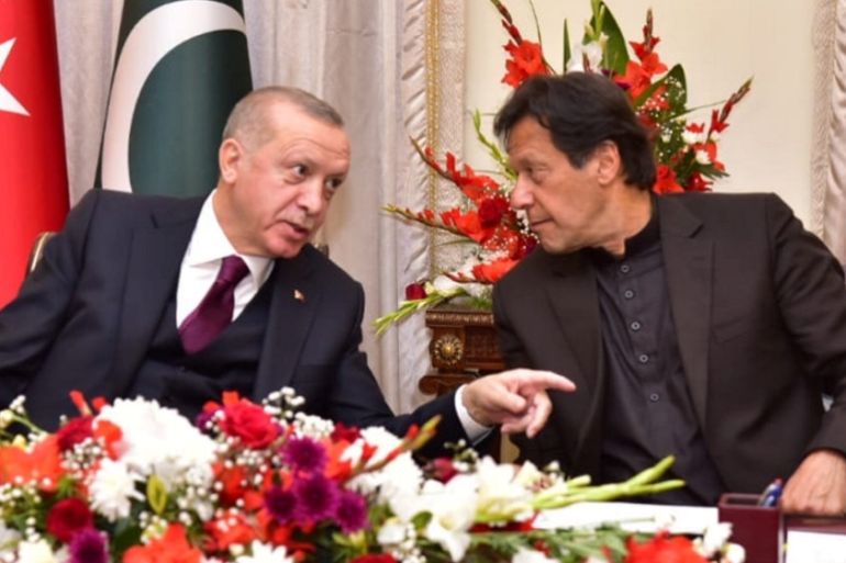 akistan''s Prime Minister Imran Khan and Turkish President Tayyip Erdogan share light moment during an agreement signing ceremony in Islamabad