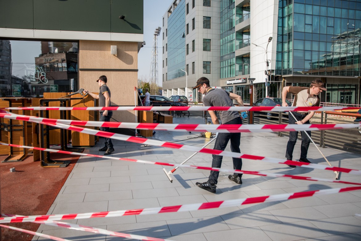 McDonald’s employees clean the restaurant’s terrace. The restaurant has been closed, working only as McDrive. Bacau, March 29th, 2020 (March 29: 1760 confirmed cases, 38 deaths)