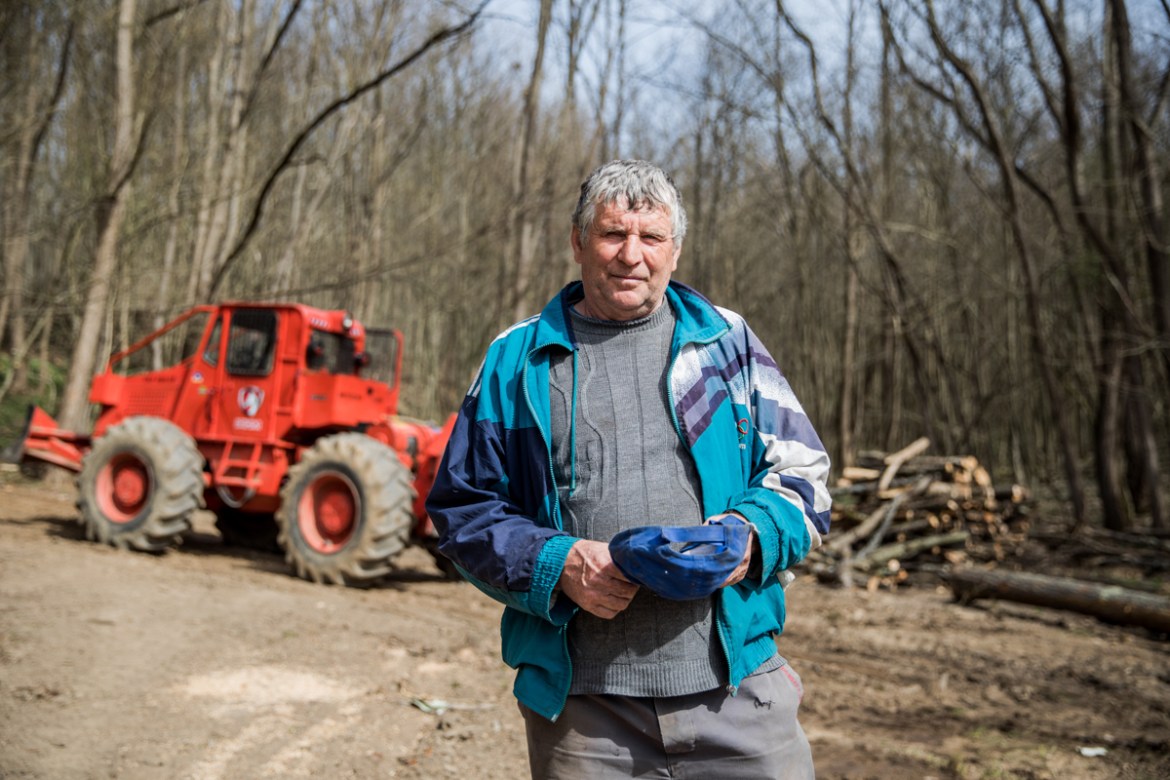 Vasile, 63 has been a forestry worker for 42 years. He works 8 hours a day on a minimum wage. “Nature hasn’t made anyone sick”, Vasile says about coming to work these days. “There hasn’t been a diseas