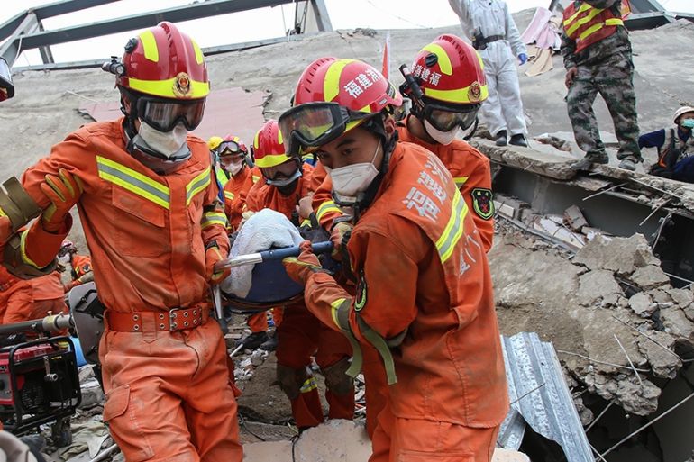 A man (C) is rescued from the rubble of a collapsed hotel in Quanzhou, in China''s eastern Fujian province on March 8, 2020. - At least four people were killed following the collapse of a hotel used as