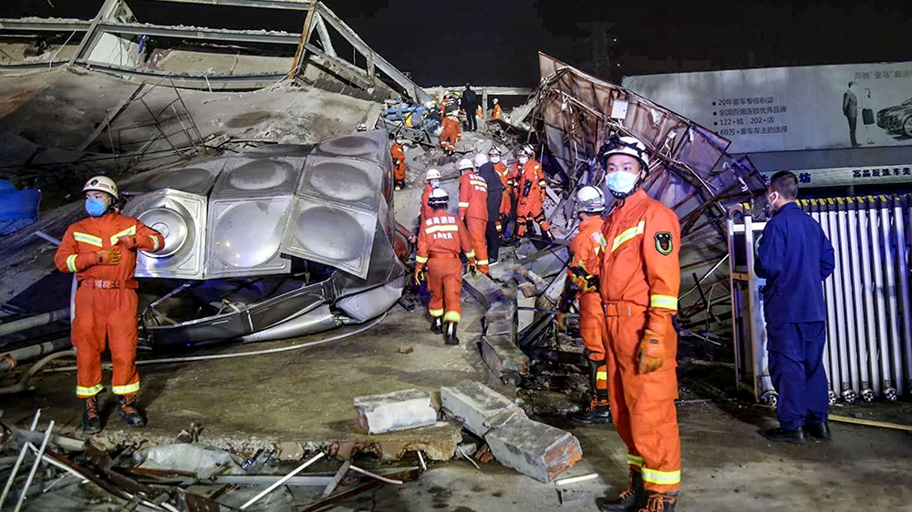 Rescuers work in the rubble of a collapsed hotel in Quanzhou, in China's eastern Fujian province on March 7, 2020. - Around 70 people were trapped after the Xinjia Hotel collapsed on March 7 evening, 