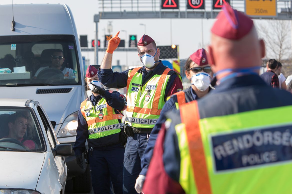 Hungarian police officers check cars at the Nickelsdorf-Hegyeshalom border crossing on the Austrian-Hungarian border on March 18, 2020. - Hungary''s closure of its land borders over the coronavirus cri