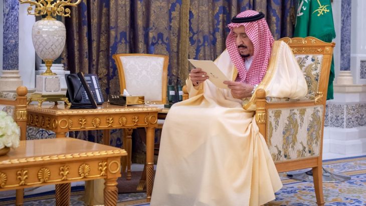 Saudi King Salman bin Abdulaziz reads a document at the Royal Palace, in Riyadh, Saudi Arabia March 8, 2020. Bandar Algaloud/Courtesy of Saudi Royal Court/Handout via REUTERS ATTENTION EDITORS - THIS
