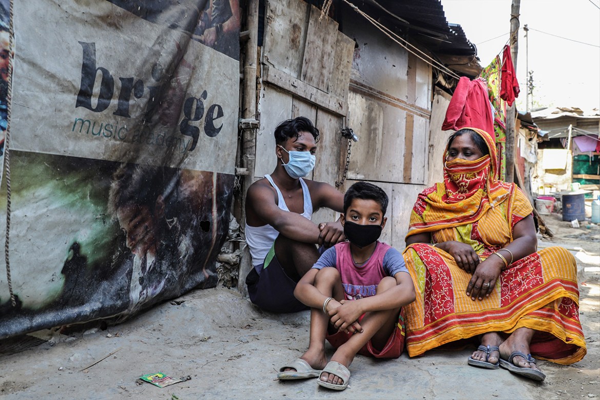 Munwara Bibi, 44, is living with her two sons; Shanarul Sheikh (24), and Habibul Sheikh, 9. Her husband has left her on her own in 2011. She has been forced to move from her Kolkata’s original habit t