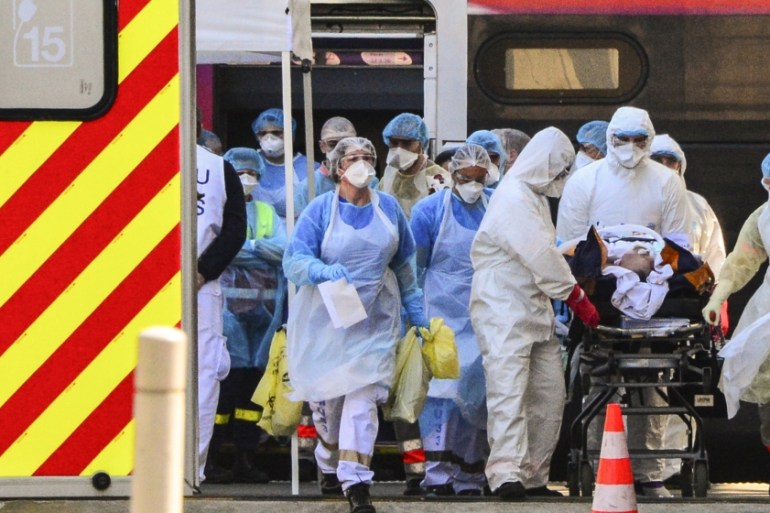 Medical workers disembark a patient infected with the COVID-19 out of a medicalised TGV high speed train after it arrived on April 10, 2020 at Bordeaux''s train station with 24 coronavirus patients on