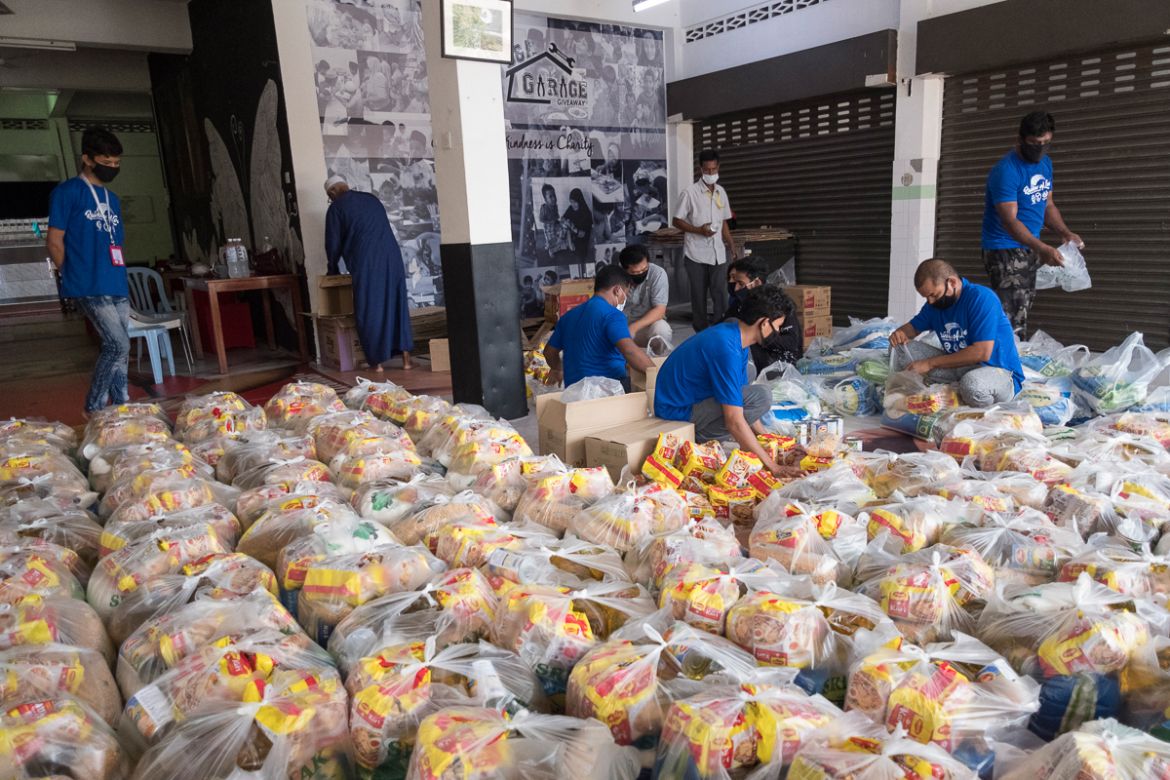 Thirteen volunteers helped unloading a lorry carrying dry food and packed the different foods into ready to distribute bags. “I have been volunteering at the centre for the last 4 years. People can no