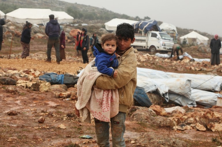 Syrians flee violence in Maarat al-Numan [YAHYA NEMAH/EPA-EFE]
