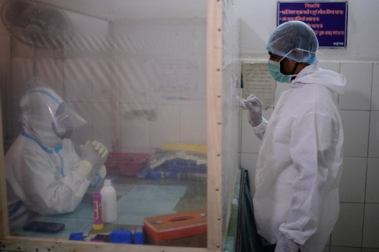 Bangladesh doctor''s on duty during coronavirus [Mahmud Hossain Opu/Al Jazeera]
