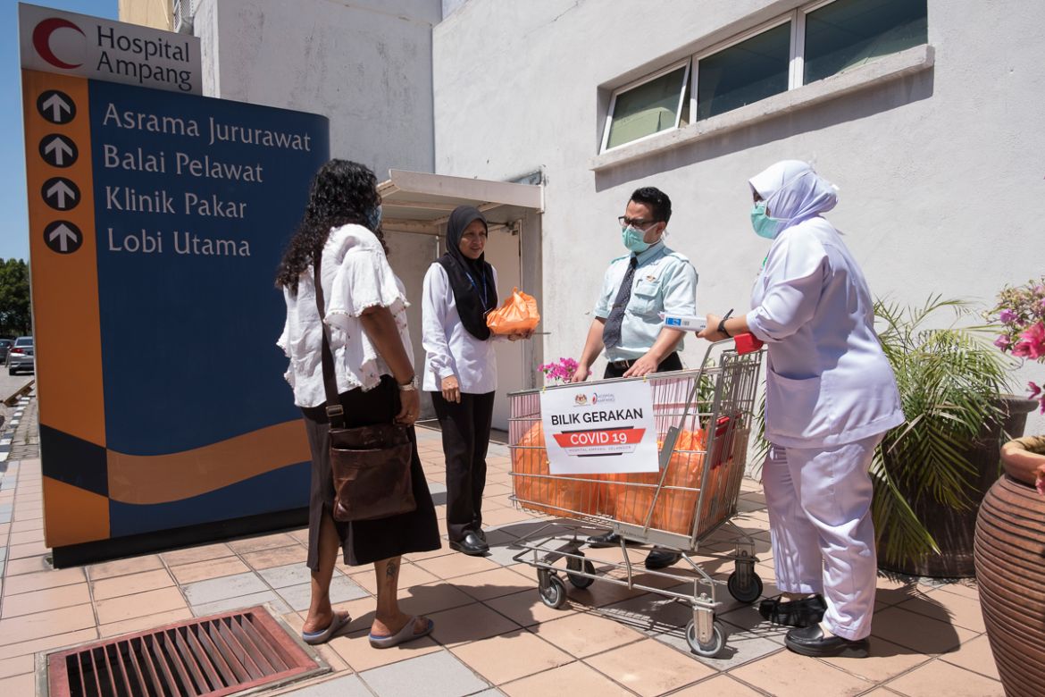 Lunch cooked by refugee chefs is delivered to the Ampang Hospital in Kuala Lumpur. Twelve chefs from the refugee community in Kuala Lumpur have volunteered to cook for the medical personnel in the fro