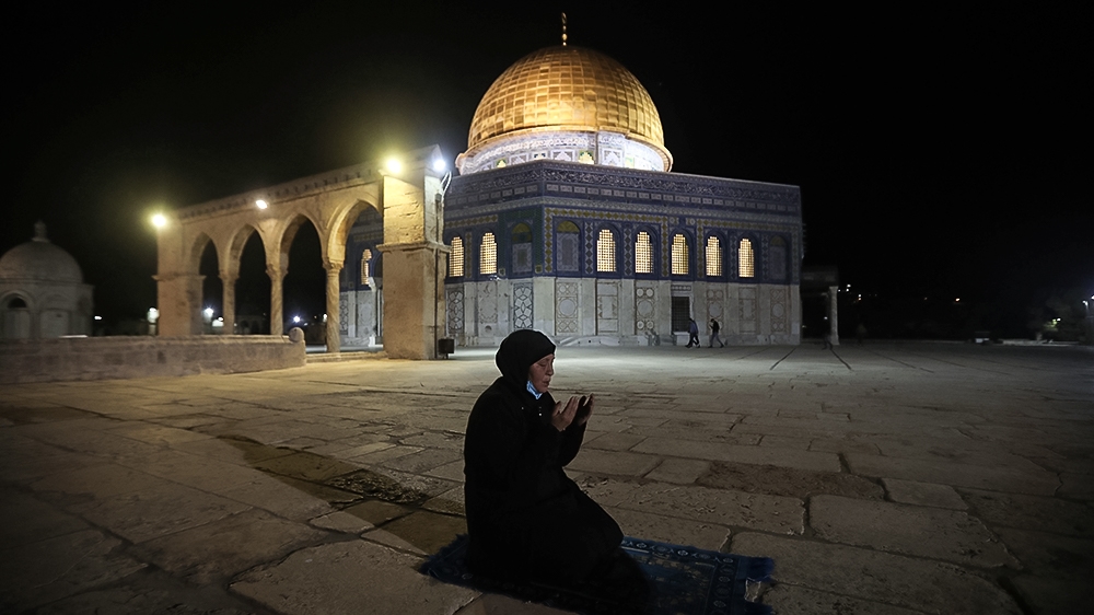 A muslim woman pray next to the Dome of the Rock Mosque in the Al Aqsa Mosque compound in Jerusalem's old city, Sunday, May 31, 2020.The Al-Aqsa mosque in Jerusalem, the third holiest site in Islam, r