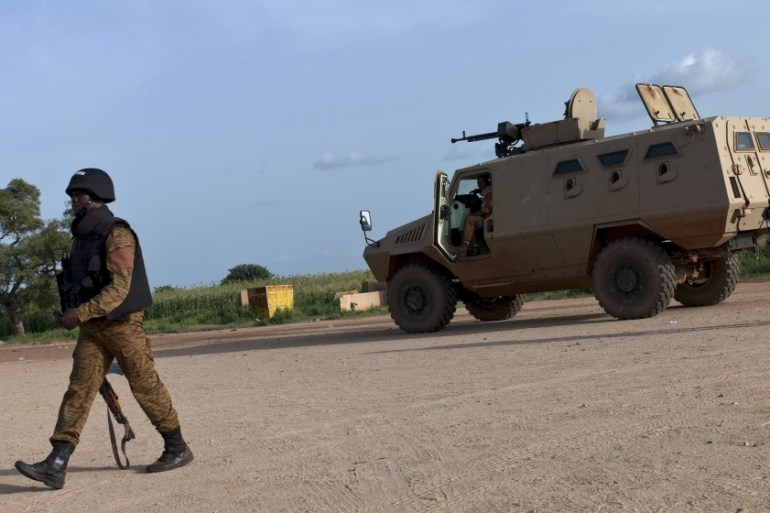 Soldiers guard positions near the Naaba Koom military base in Ouagadougou, Burkina Faso, September 29, 2015. Burkina Faso soldiers seized control of the Naaba Koom military camp held by presidential g