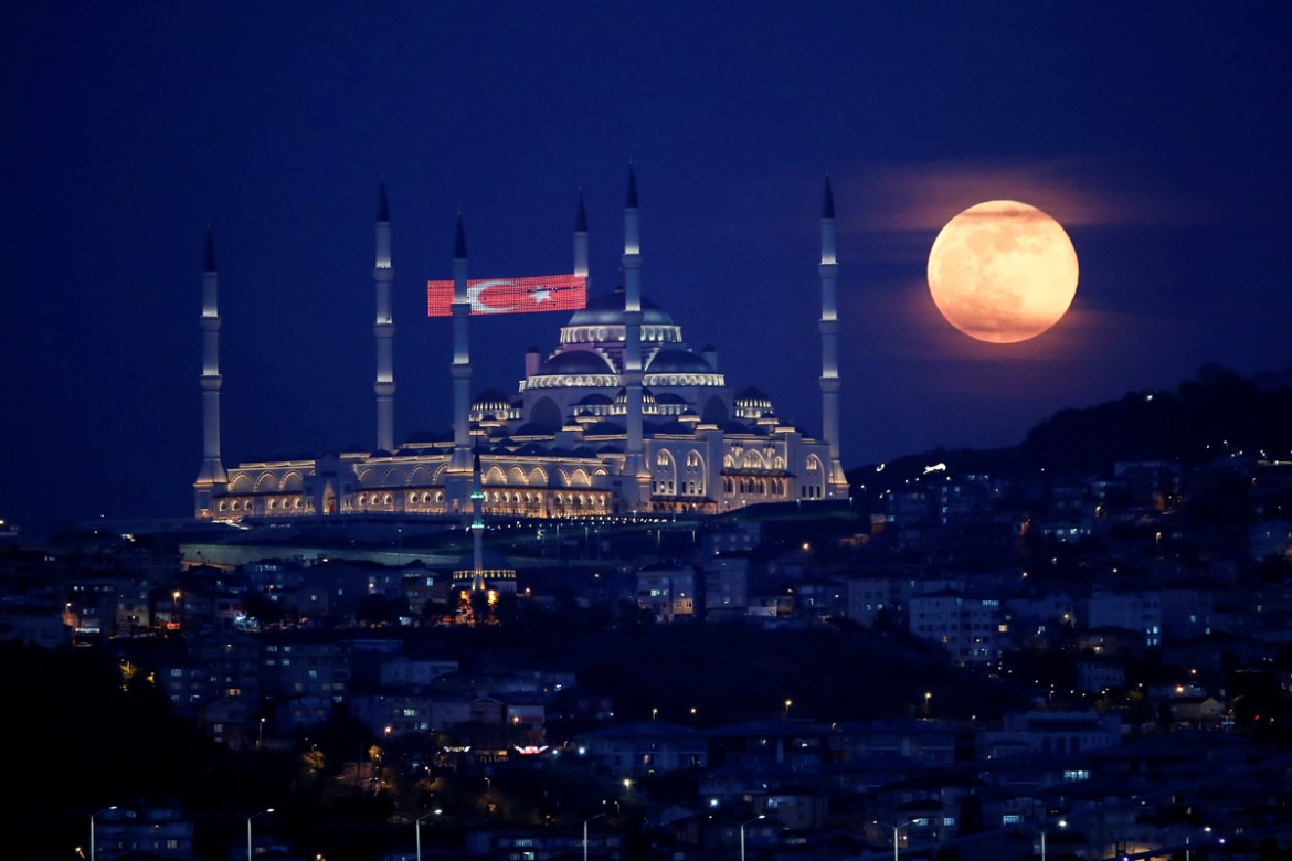 The full moon, also known as the Supermoon or Flower Moon, rises above the Camlica Mosque during the spread of the coronavirus disease (COVID-19), in Istanbul, Turkey, May 7, 2020. REUTERS/Umit Bektas