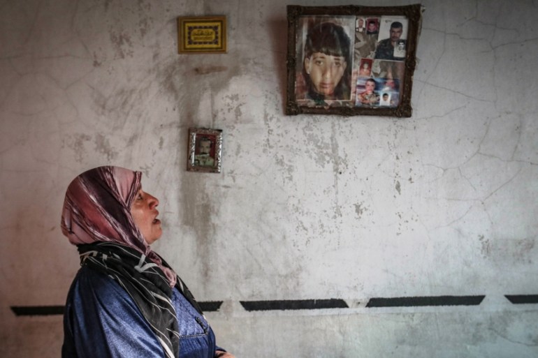 Syrian mother Meryem Ubeyd break fast near her boys'' graves