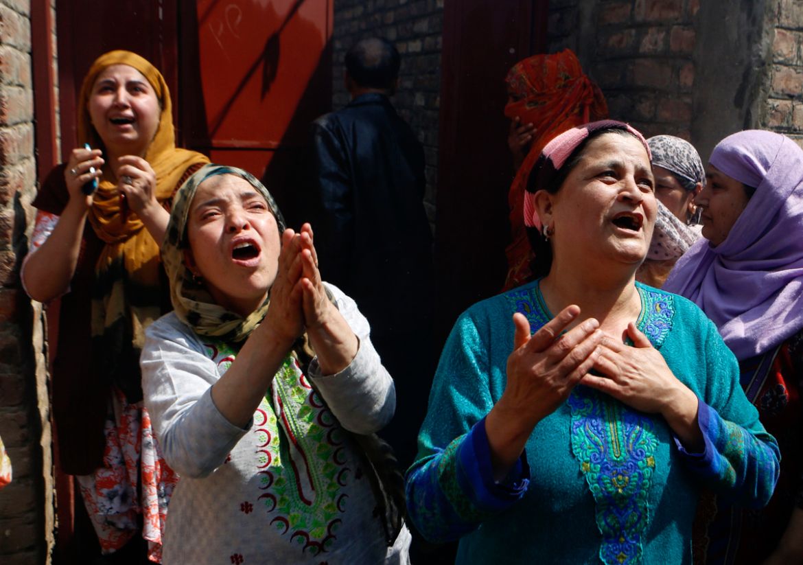 epa08431632 Kashmiri Muslims wail near the houses which were damaged during a gunfight between Indian security forces and militants in the downtown area of Srinagar, Kashmir, India, 19 May 2020. Accor