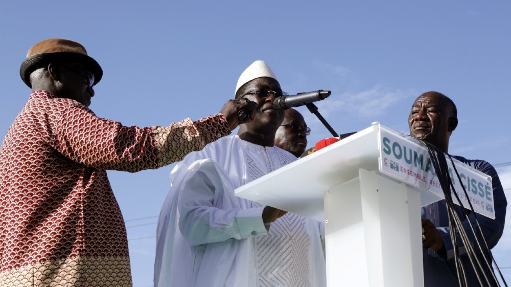 Soumaila Cisse, leader of opposition party URD (Union for the Republic and Democracy) speaks during a meeting in protest of the presidential inauguration of Mali's Presiden