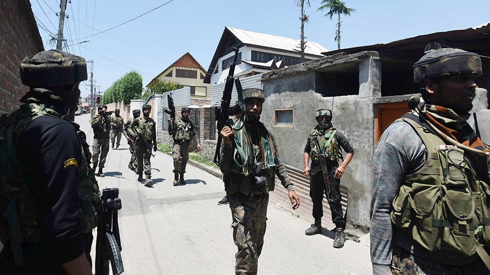 epa08499939 Indian army soldiers return from the site of a gunfight with separatist militants in Srinagar, the summer capital of the union territory of Jammu and Kashmir, 21 June 2020. Three militants