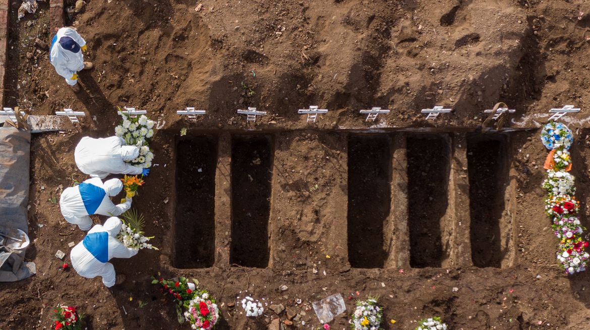 Aerial view showing the burial of a victim of COVID-19 at the General Cemetery in Santiago, on June 23, 2020 amid the novel coronavirus pandemic. - Chile nearly doubled its reported coronavirus death
