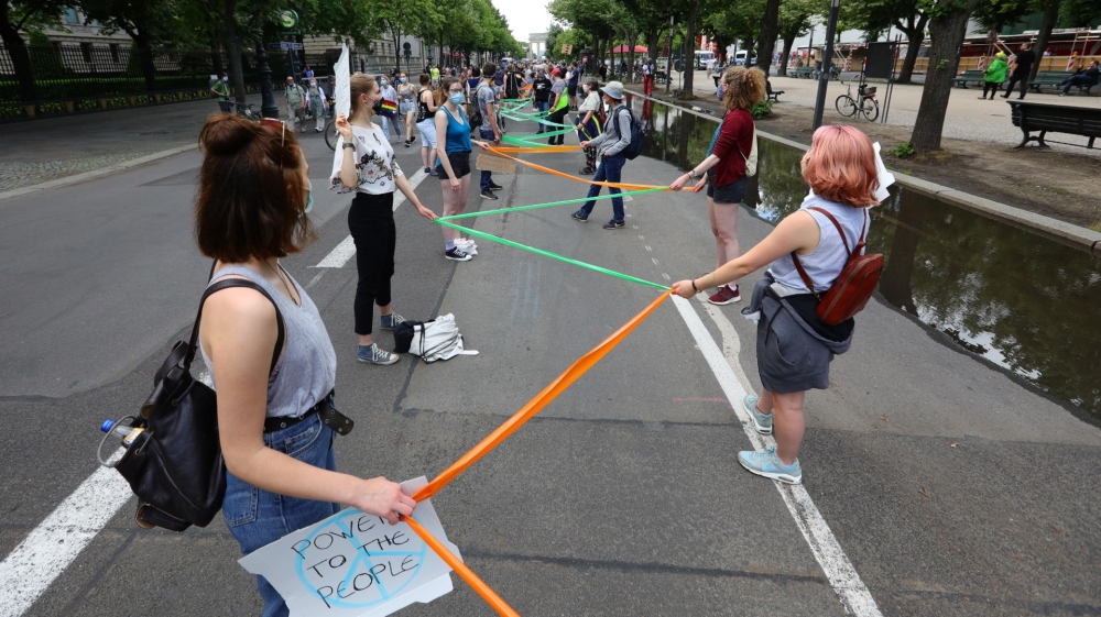 Berlin human chain