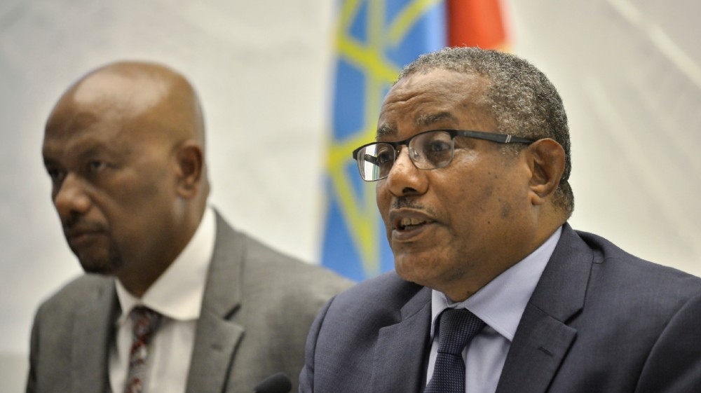Ethiopian Minister for Foreign Affairs Gedu Andargachew (R) 