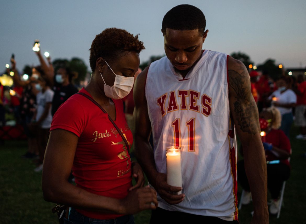 Visitors pay their respects to George Floyd during a candlelight vigil at Jack Yates High School in Houston, Texas on June 8, 2020. - George Floyd, the 46-year-old African American whose killing by a