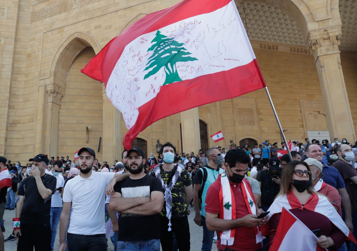 Lebanese protesters gather in front of Mohammad al-Amin mosque during a demonstration in central Beirut, on June 6, 2020. - Protesters poured into the streets of the Lebanese capital to decry the coll