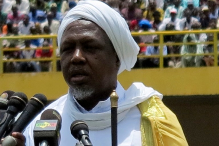 Mahmoud Dicko, the head of Mali''s High Islamic Council (HCIM) speaks during a rally at the March 26 stadium in Bamako
