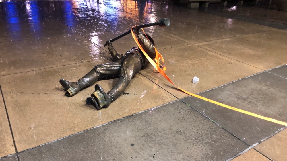 statues toppled Confederate
