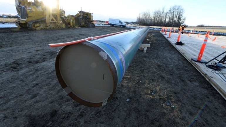 Kanada hükümetine ait Trans Mountain petrol boru hattının genişletilmesi Acheson'da ilerliyor