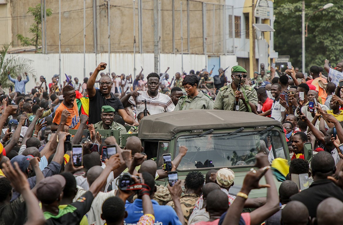 epa08611366 Malians cheer as Mali military enter the streets of Bamako, Mali 18 August 2020. Local reports indicate Mali military have seized Mali President Ibrahim Boubakar KeÔta in what appears to b