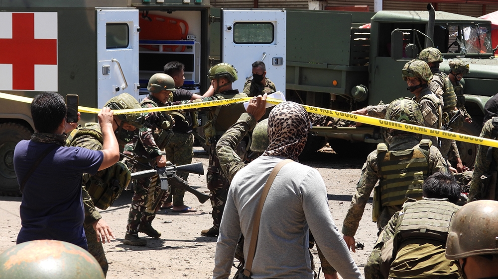 EDITORS NOTE: Graphic content / Military personnel stretcher away some of the victims after an improvised bomb exploded next to a military vehicle in the town of Jolo on Sulu island on August 24, 2020