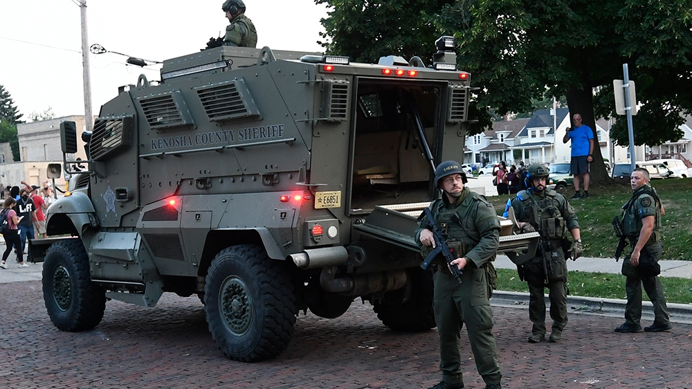 epa08628267 A Kenosha County Sheriff's Department vehicle arrives on the scene during a fourth night of unrest in the wake of the shooting of Jacob Blake by police officers, in Kenosha, Wisconsin, USA