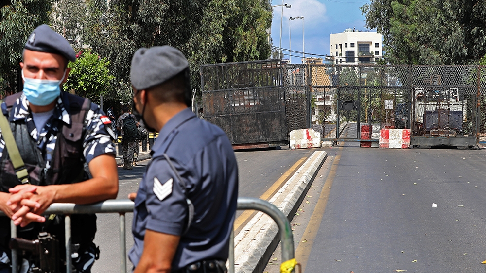 Lebanese security forces stand guard outside the UNESCO Palace in Beirut during a parliamentary session, on August 13, 2020. - Lebanon's parliament convened to approve a two-week state of emergency in