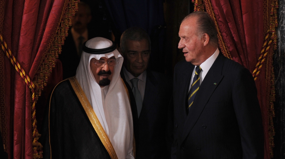 FILES) In this file photo taken on July 15, 2008 King Juan Carlos of Spain (R) welcomes King Abdullah of Saudi Arabia at the Royal Palace in Madrid on July 15, 2008. The Spanish Royal House announced 