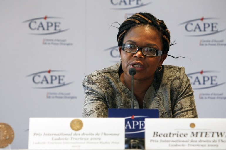 Zimbabwean lawyer and President of the Law Society of Zimbabwe Beatrice Mtetwa makes a point during her meeting with journalists at CAPE, in Paris, France, 30 October 2009. Beatrice Mtetwa recived on