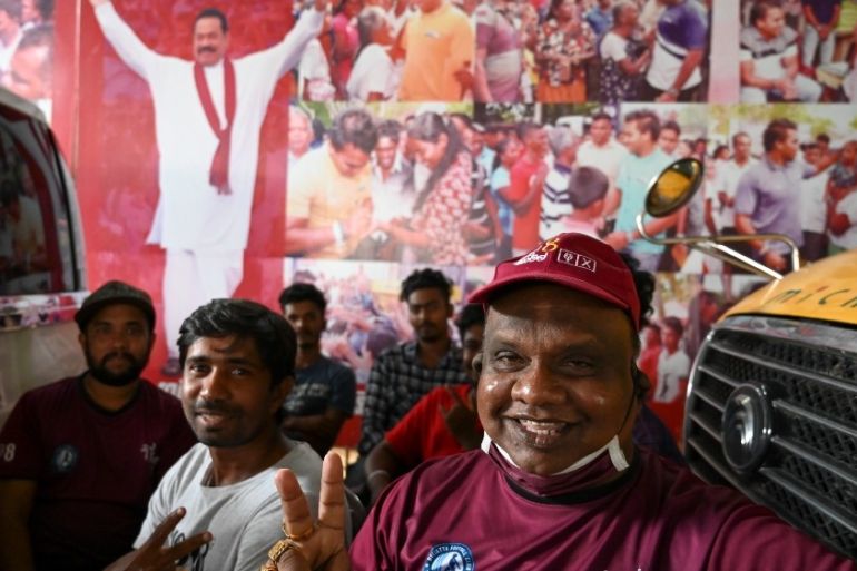 Supporters of Sri Lanka''s Prime Minister Mahinda Rajapaksa