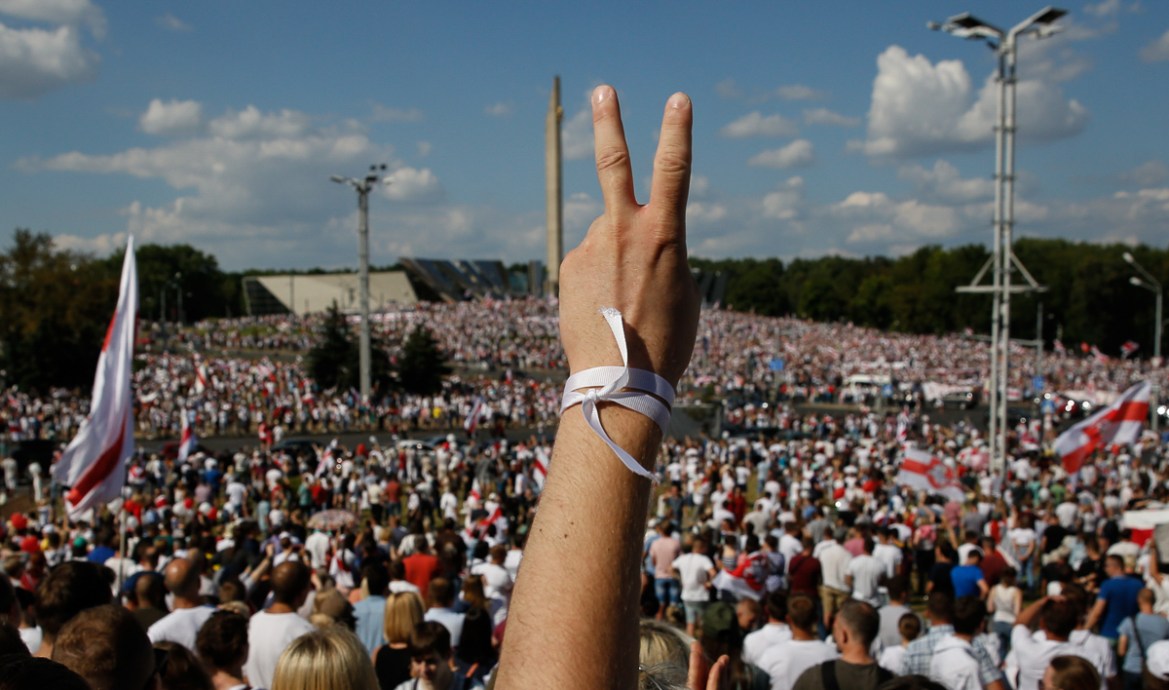 epa08607635 Thousands of people attend a rally in support of the Belarusian Opposition to demonstrate against police brutality and the presidential election results, in Minsk, Belarus, 16 August 2020.