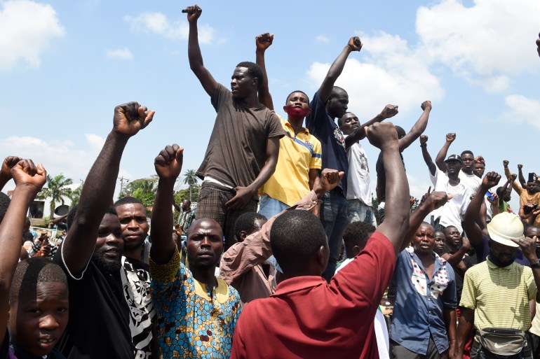 Protesters chant and sing solidarity songs as they barricade the Lagos-Ibadan expressway to protest against police brutality [Pius Utomi Ekpei/AFP]