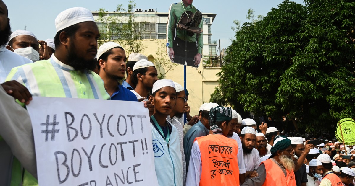Thousands rally in Bangladesh calling for boycott of French goods
