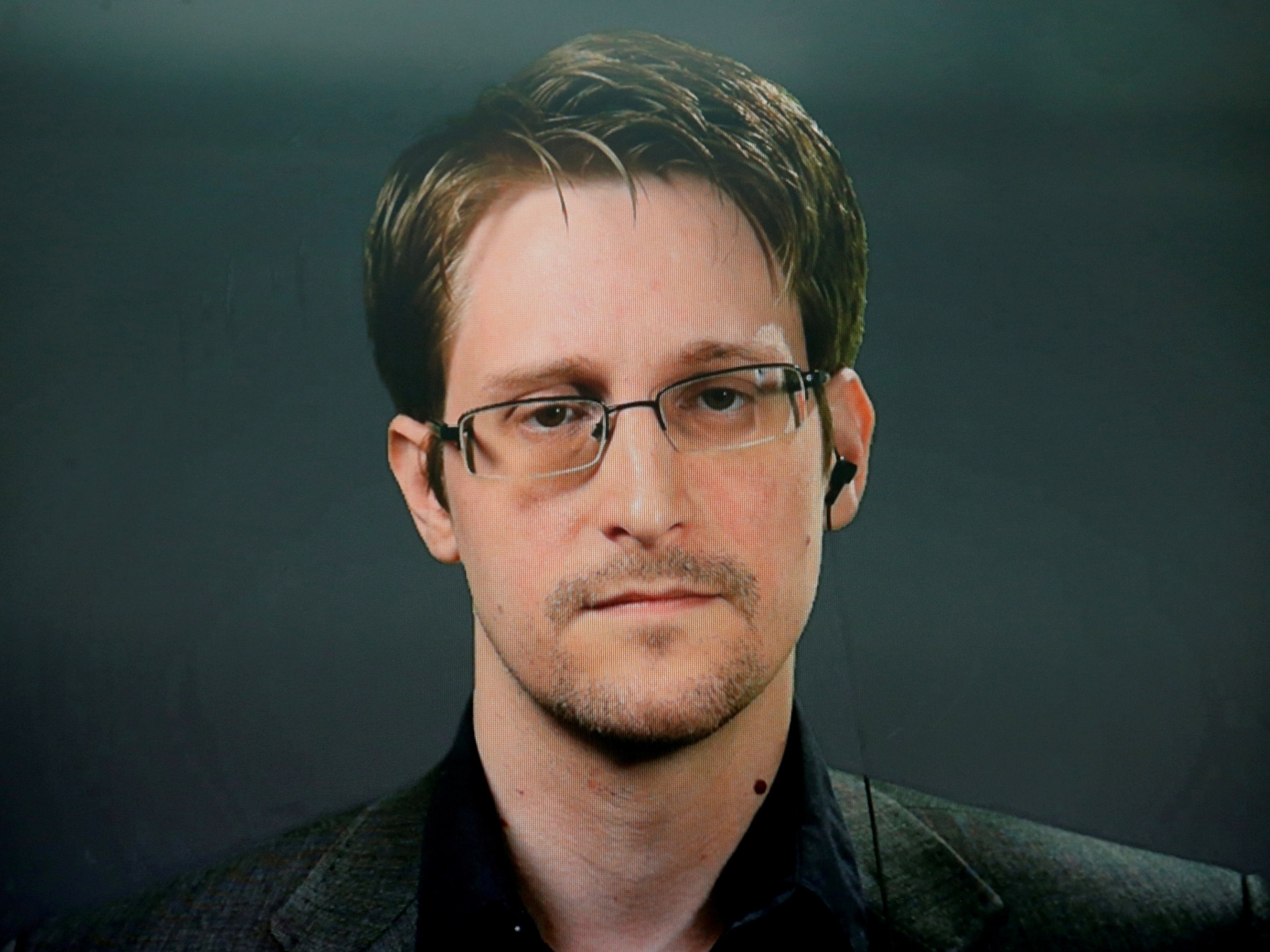 Putin grants Russian citizenship to US whistleblower Snowden