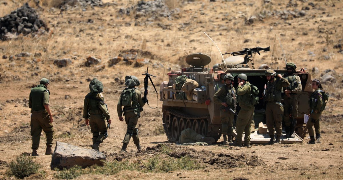 Nablus: Israeli soldiers injure one Palestinian, kidnap 