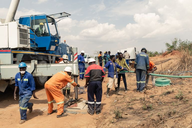 Zimbabwean rescue teams at a mine