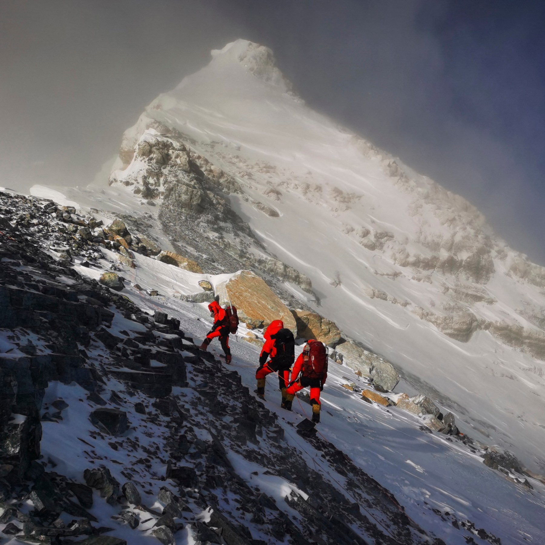 Hysterisch krekel kwartaal Mt Everest: Nepal, China announce revised height at 8,849 metres | News |  Al Jazeera