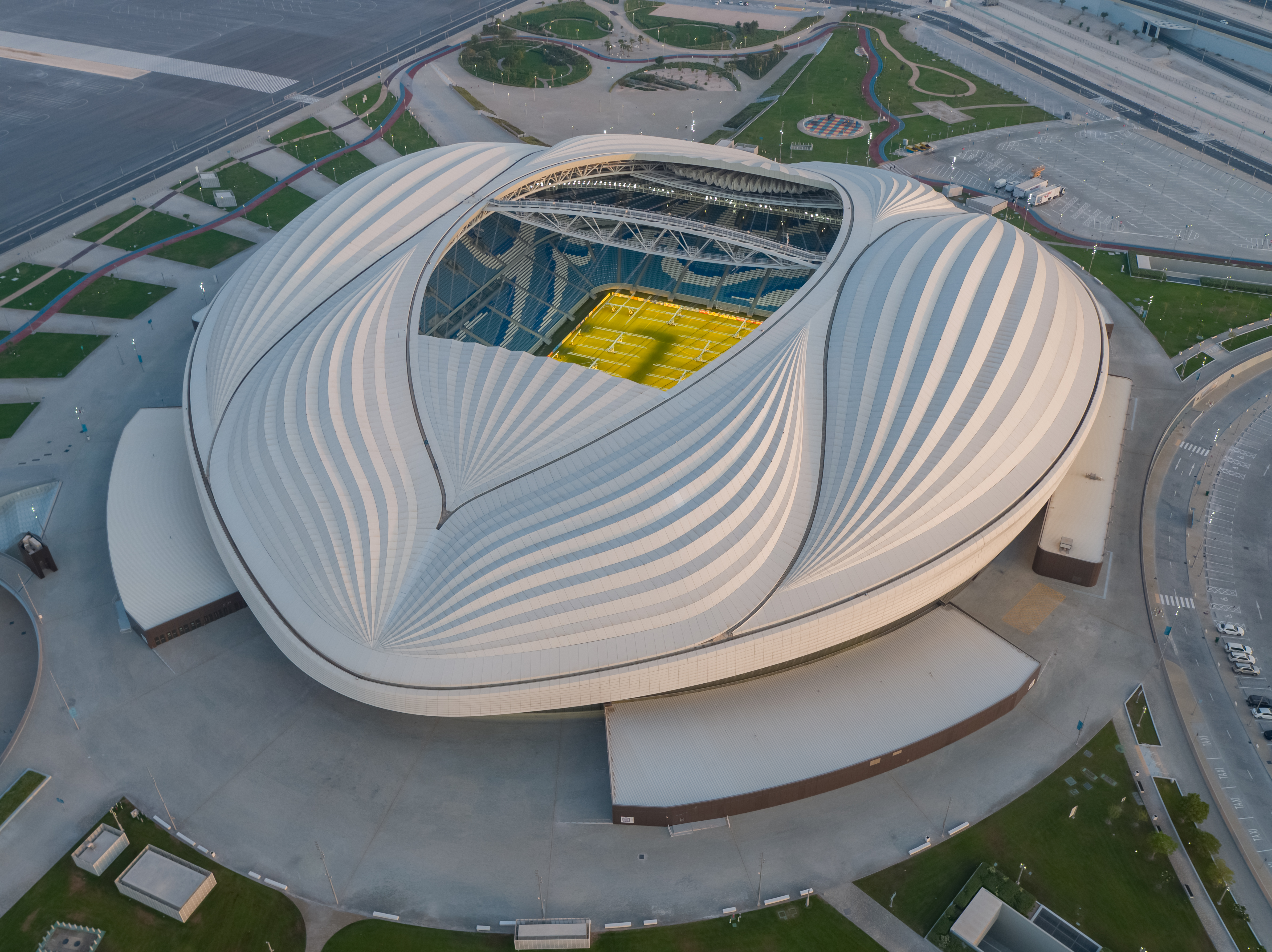 World stadiums. Стадионы Катара ЧМ-2022. Футбольный стадион 2022 Катар Заха Хадид. Стадион Аль Джануб Катар. Стадионы ЧМ 2022 по футболу в Катаре.