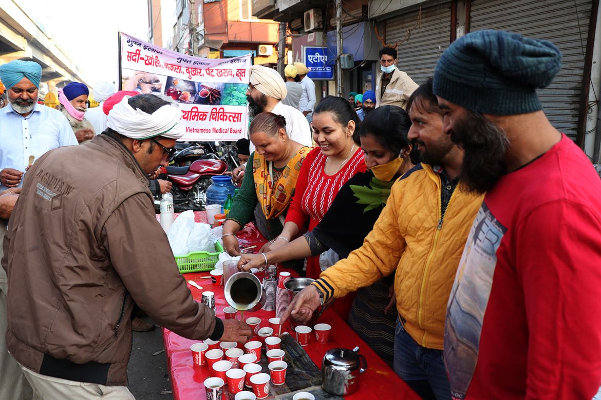 “I have done hotel management and have good knowledge about Ayurvedic medicines. I suggested to my parents that we should take part in this protest by opening an Ayurvedic stall in this protest, where we offer tea and medicines”. 21-year-old Manveen Kaur from Bahadurgad, Haryana narrated while putting tea in disposable cups on 8 Dec. [Vikar Syed/Al Jazeera]