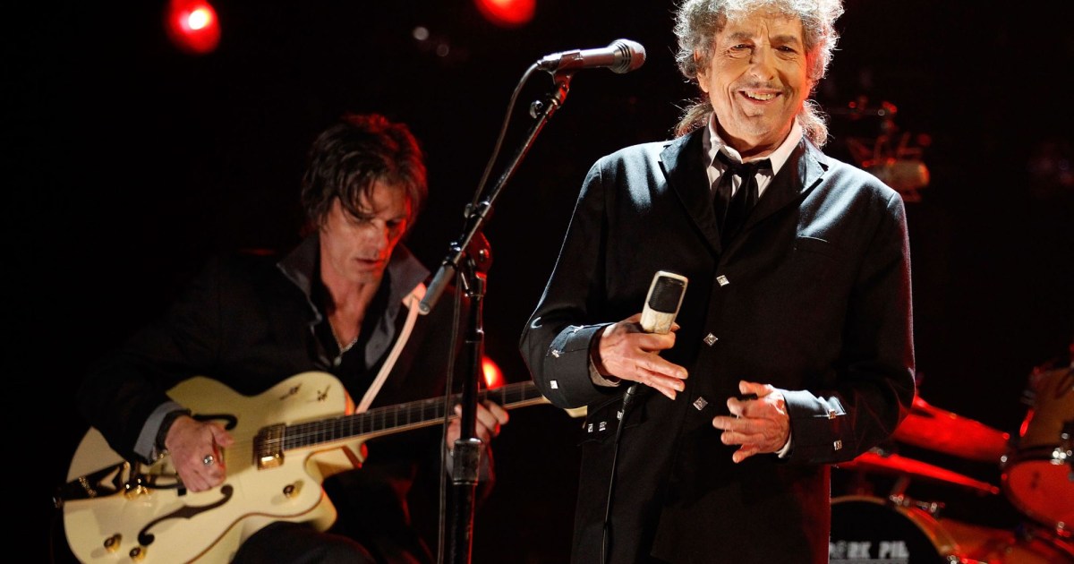 Bob Dylan sells his entire songwriting catalog to Universal
