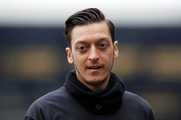 Soccer Football - Premier League - Everton v Arsenal - Goodison Park, Liverpool, Britain - April 7, 2019 Arsenal's Mesut Ozil during the warm up before the match REUTERS/Phil Noble