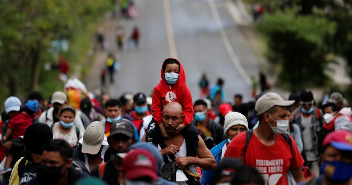 Thousands of Hondurans advance on foot in US-bound caravan